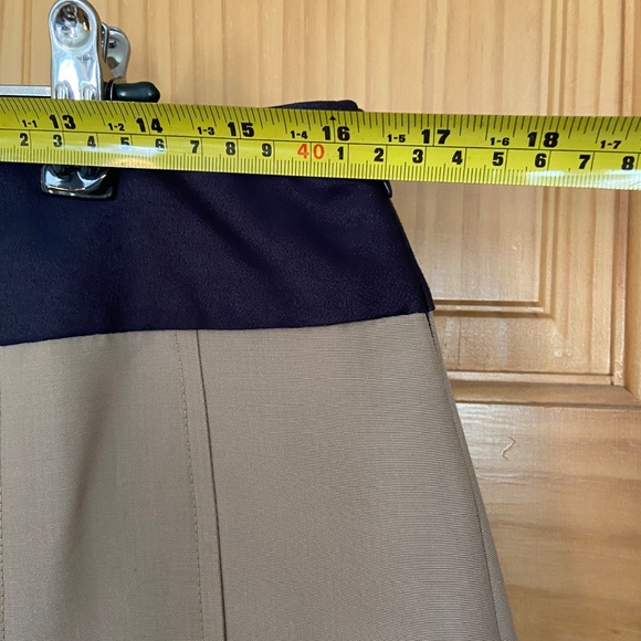 Ann Taylor pleated skirt (size 10) - Picture 2 of 8